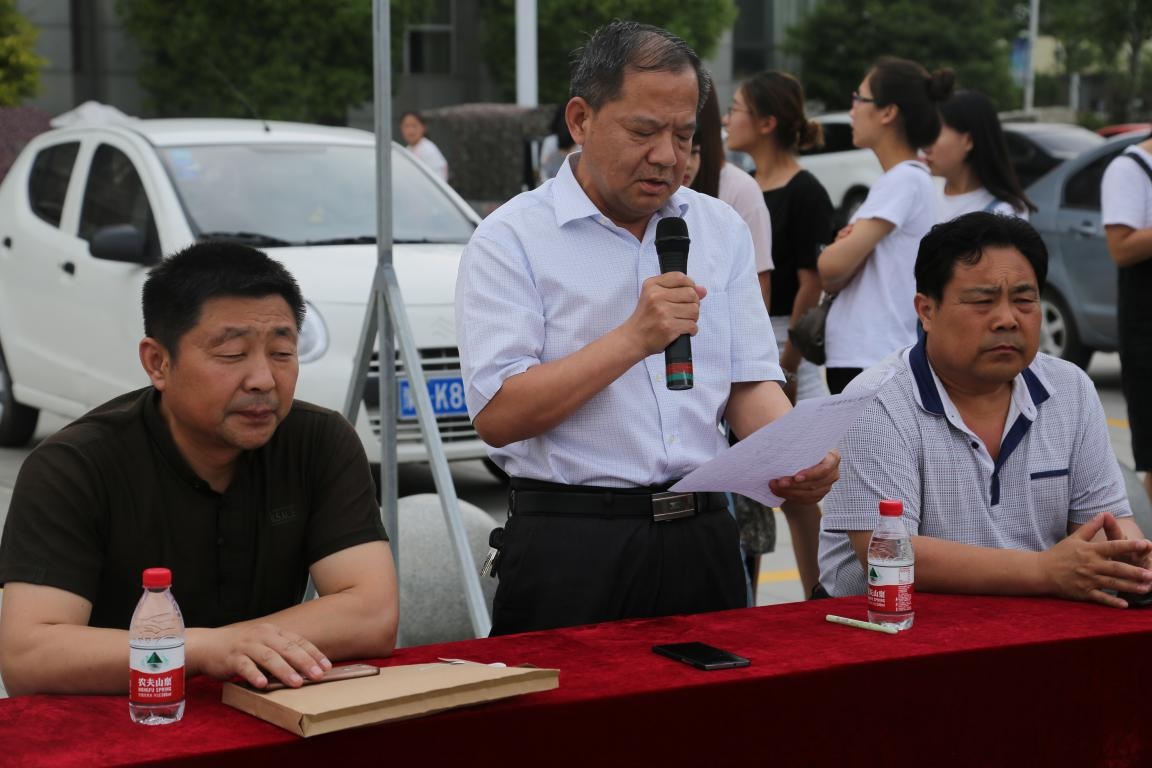 我校成功舉辦“與人生對話―我的中國夢”  系列校園