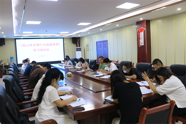 周口幼兒師范學校 組織召開《周口市文明行為促進條例》學習